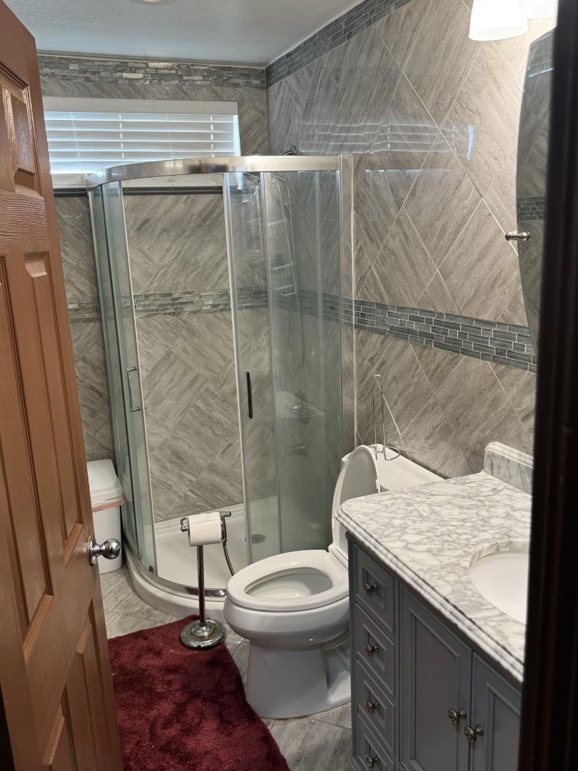 Detail Gallery Image 11 of 21 For 1231 Carmelo, Soledad,  CA 93960 - 6 Beds | 3 Baths