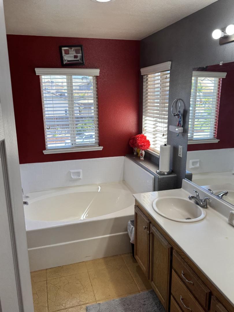 Detail Gallery Image 17 of 21 For 1231 Carmelo, Soledad,  CA 93960 - 6 Beds | 3 Baths