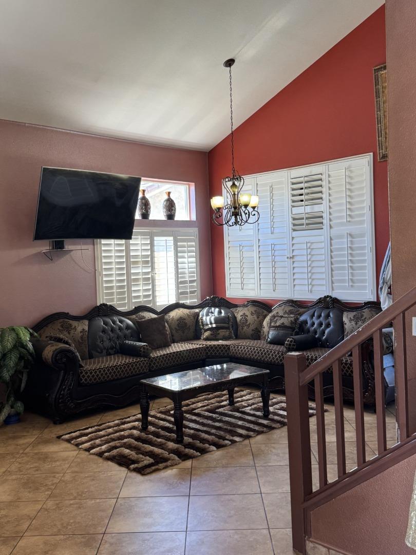 Detail Gallery Image 3 of 21 For 1231 Carmelo, Soledad,  CA 93960 - 6 Beds | 3 Baths