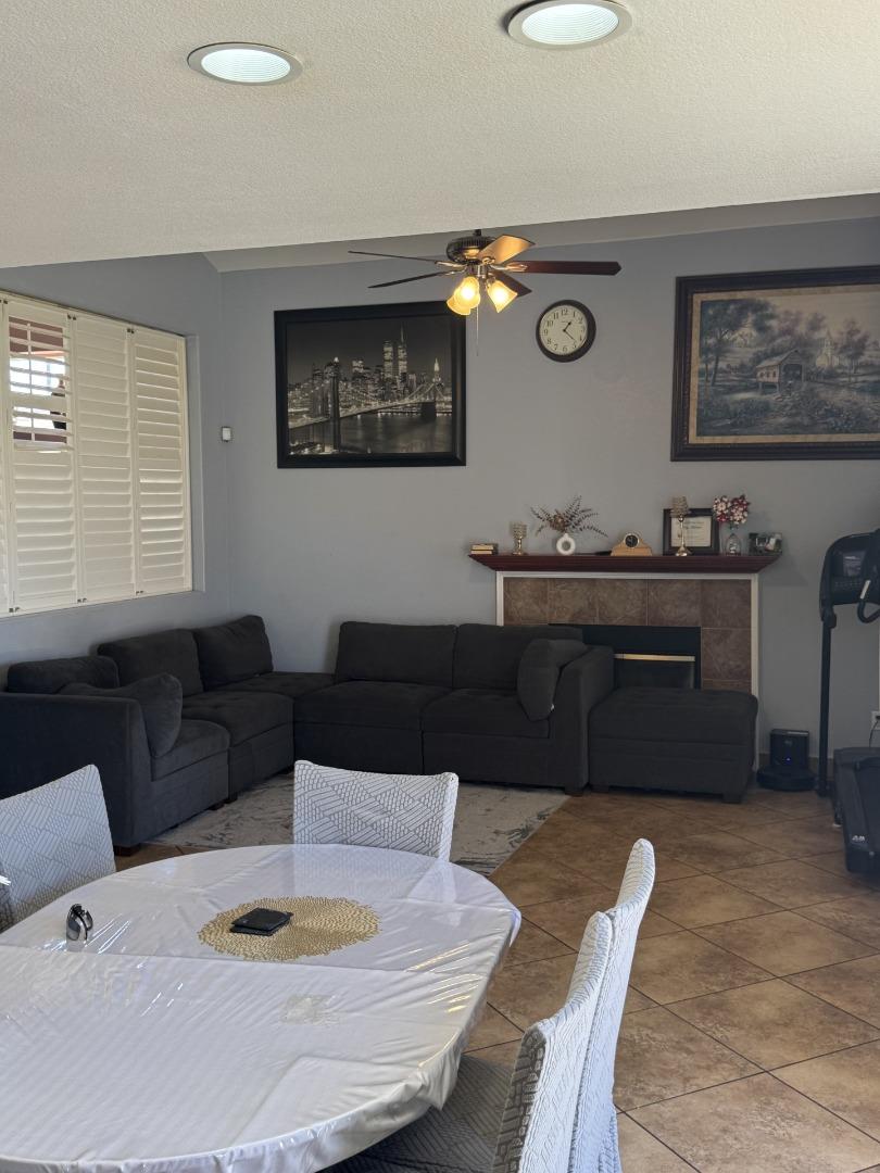 Detail Gallery Image 5 of 21 For 1231 Carmelo, Soledad,  CA 93960 - 6 Beds | 3 Baths