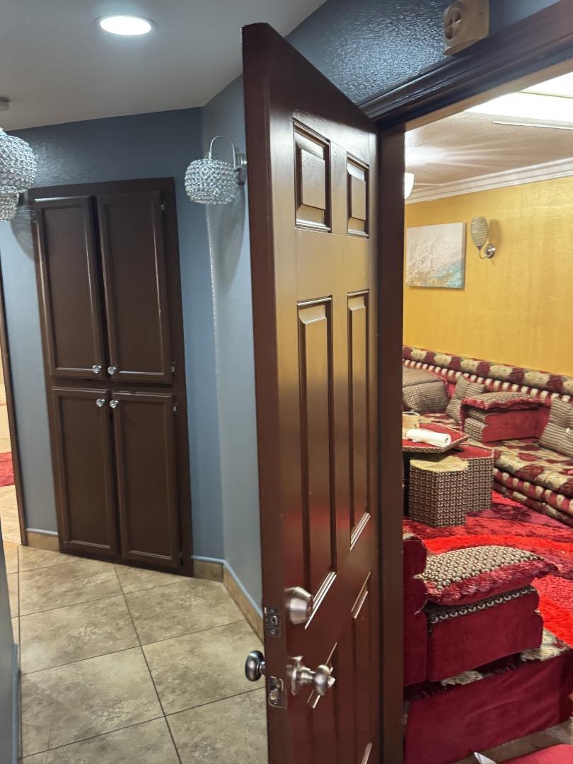 Detail Gallery Image 9 of 21 For 1231 Carmelo, Soledad,  CA 93960 - 6 Beds | 3 Baths