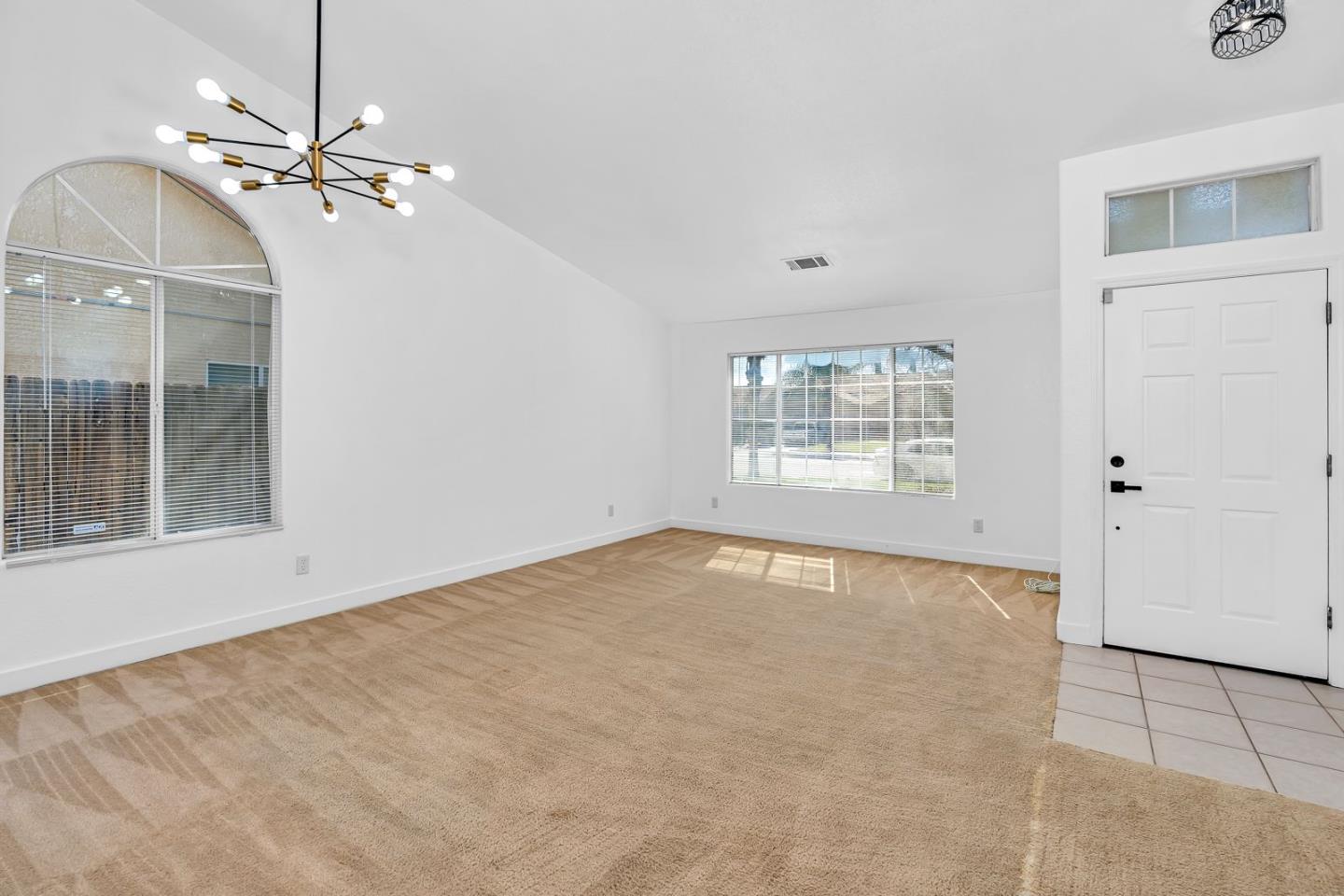 Detail Gallery Image 2 of 12 For 644 Winemaker St, Los Banos,  CA 93635 - 4 Beds | 2 Baths