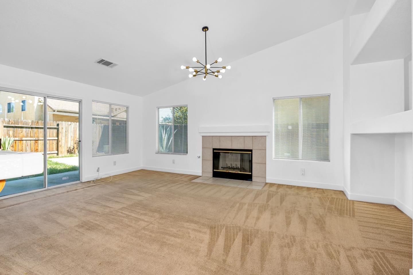 Detail Gallery Image 3 of 12 For 644 Winemaker St, Los Banos,  CA 93635 - 4 Beds | 2 Baths