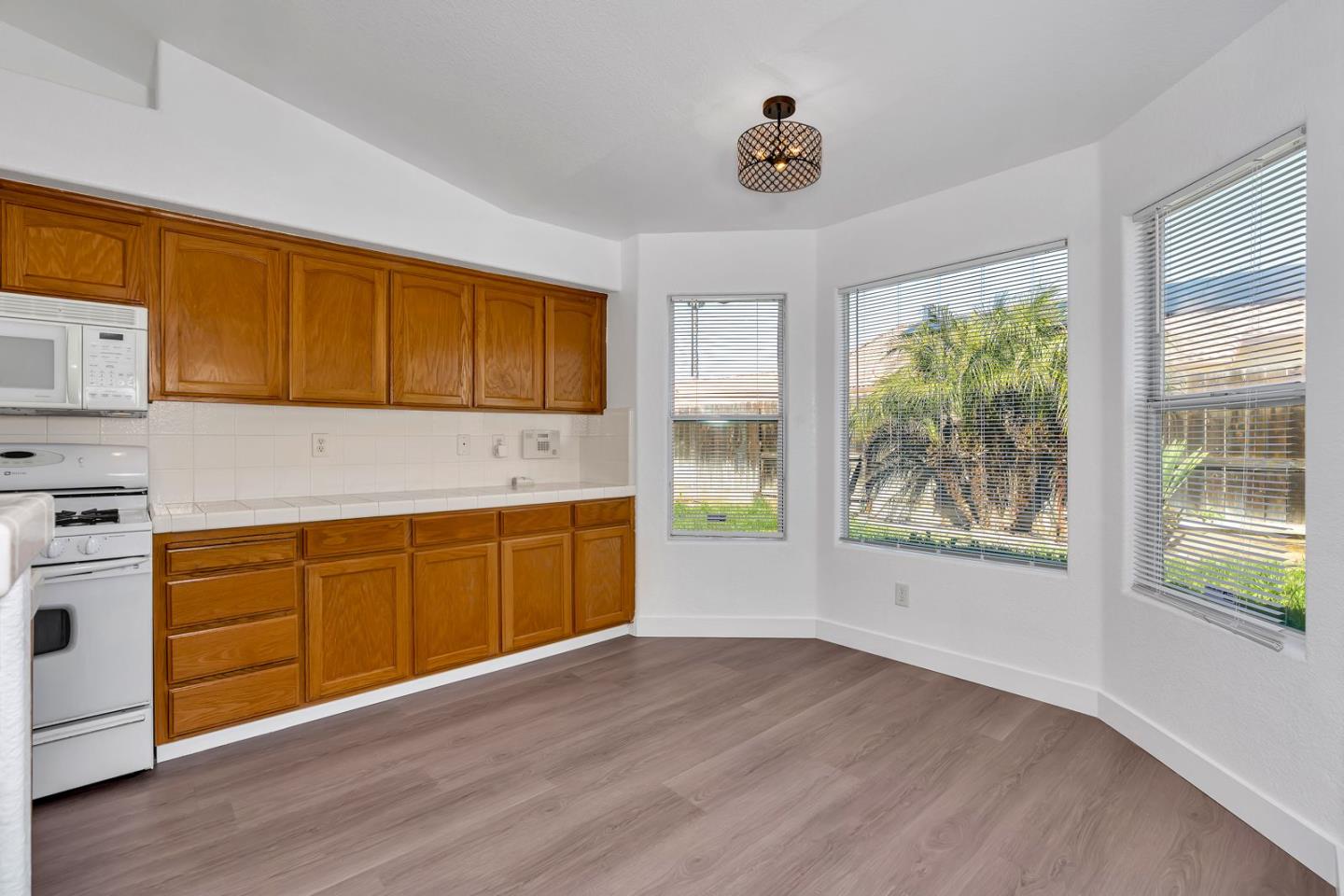 Detail Gallery Image 6 of 12 For 644 Winemaker St, Los Banos,  CA 93635 - 4 Beds | 2 Baths