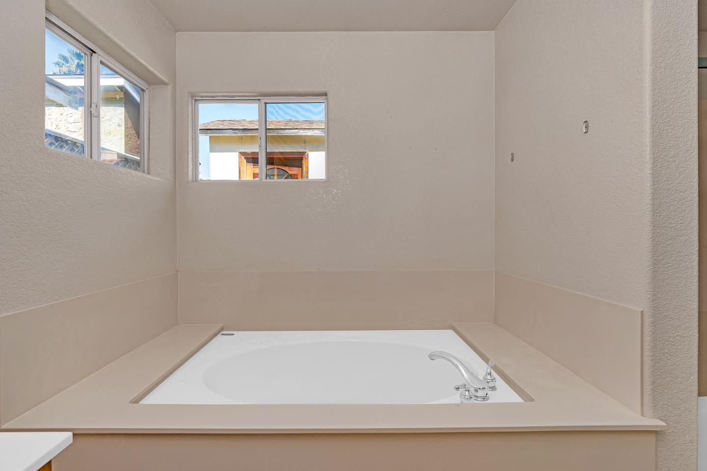 Detail Gallery Image 9 of 12 For 644 Winemaker St, Los Banos,  CA 93635 - 4 Beds | 2 Baths