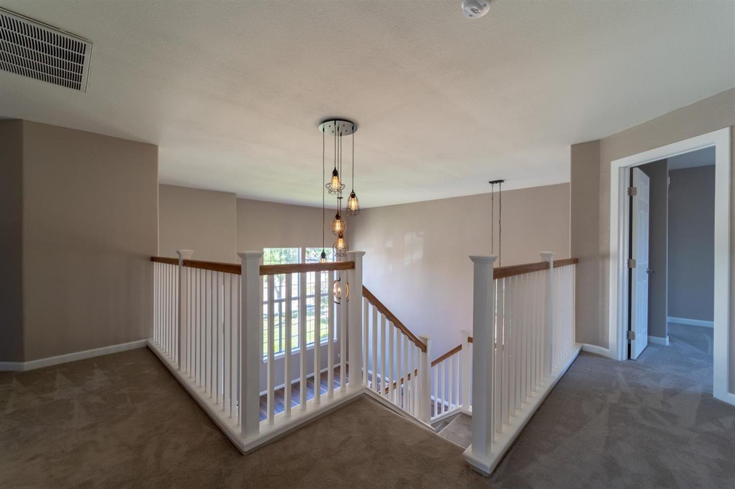 Detail Gallery Image 3 of 7 For 3330 Konig Ct, Stockton,  CA 95206 - 3 Beds | 2 Baths