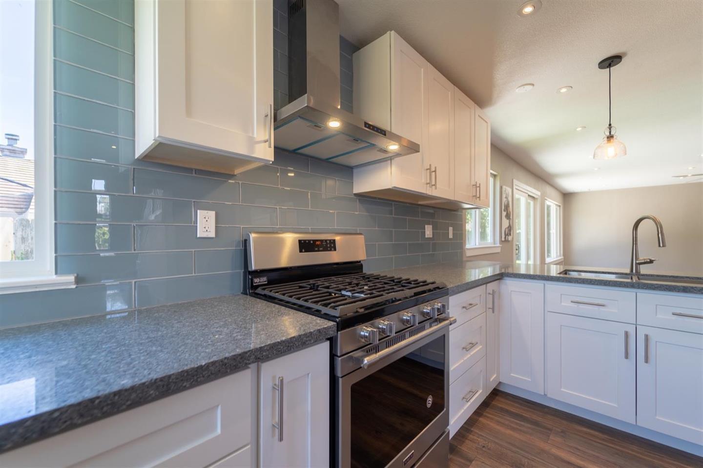 Detail Gallery Image 4 of 7 For 3330 Konig Ct, Stockton,  CA 95206 - 3 Beds | 2 Baths