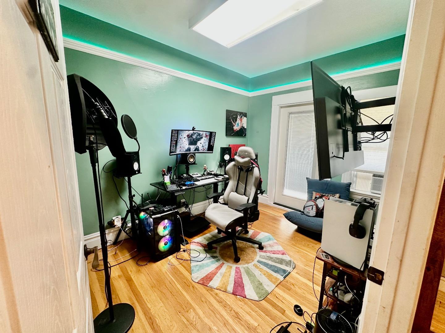 Detail Gallery Image 5 of 5 For 326 Macarthur Blvd, San Leandro,  CA 94577 - 3 Beds | 1/1 Baths