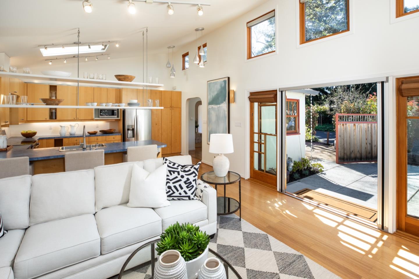 Detail Gallery Image 12 of 40 For 204 Princeton Rd, Menlo Park,  CA 94025 - 3 Beds | 2 Baths