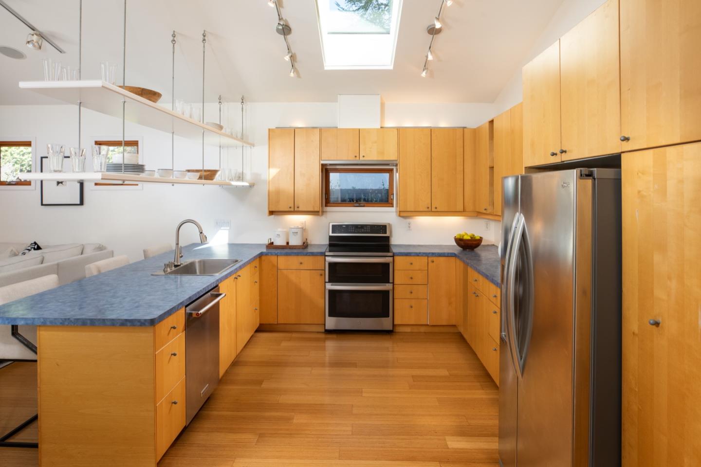 Detail Gallery Image 13 of 40 For 204 Princeton Rd, Menlo Park,  CA 94025 - 3 Beds | 2 Baths