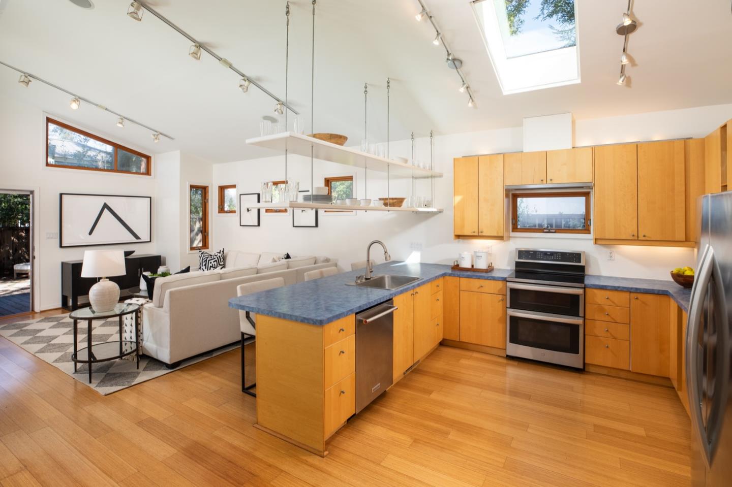 Detail Gallery Image 14 of 40 For 204 Princeton Rd, Menlo Park,  CA 94025 - 3 Beds | 2 Baths