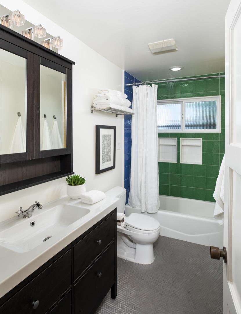 Detail Gallery Image 18 of 40 For 204 Princeton Rd, Menlo Park,  CA 94025 - 3 Beds | 2 Baths