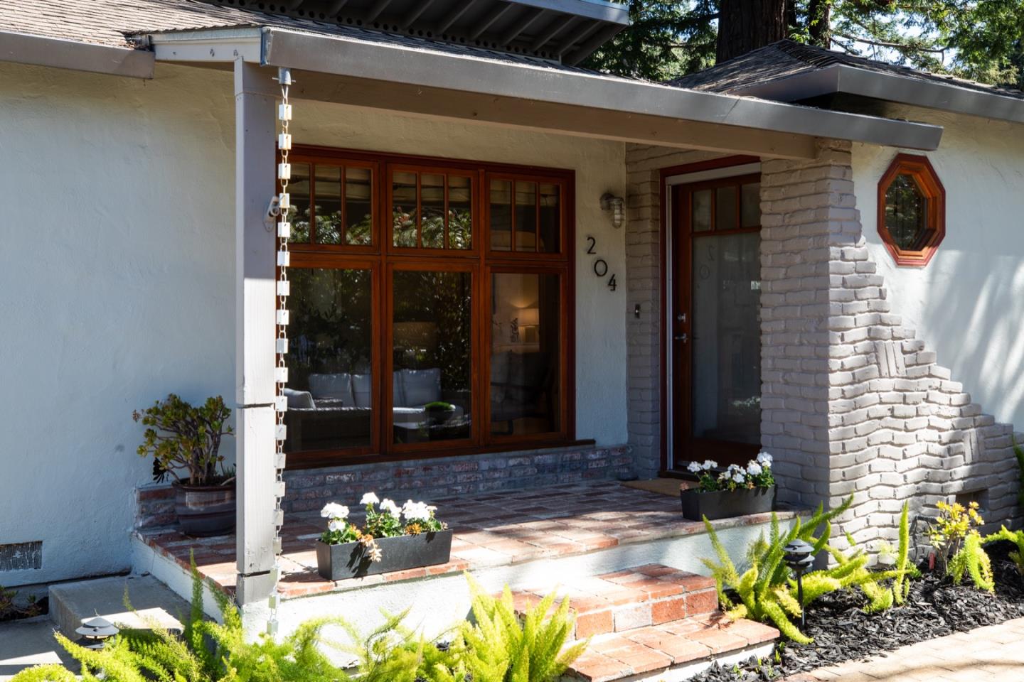 Detail Gallery Image 2 of 40 For 204 Princeton Rd, Menlo Park,  CA 94025 - 3 Beds | 2 Baths