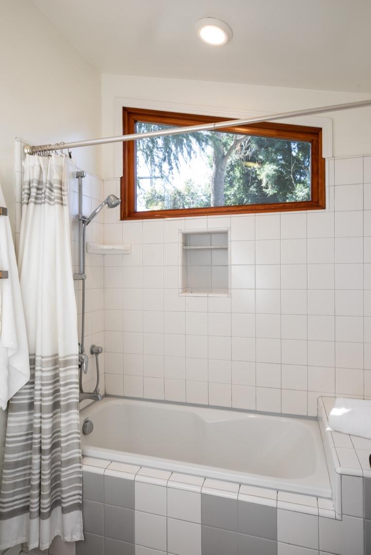 Detail Gallery Image 24 of 40 For 204 Princeton Rd, Menlo Park,  CA 94025 - 3 Beds | 2 Baths