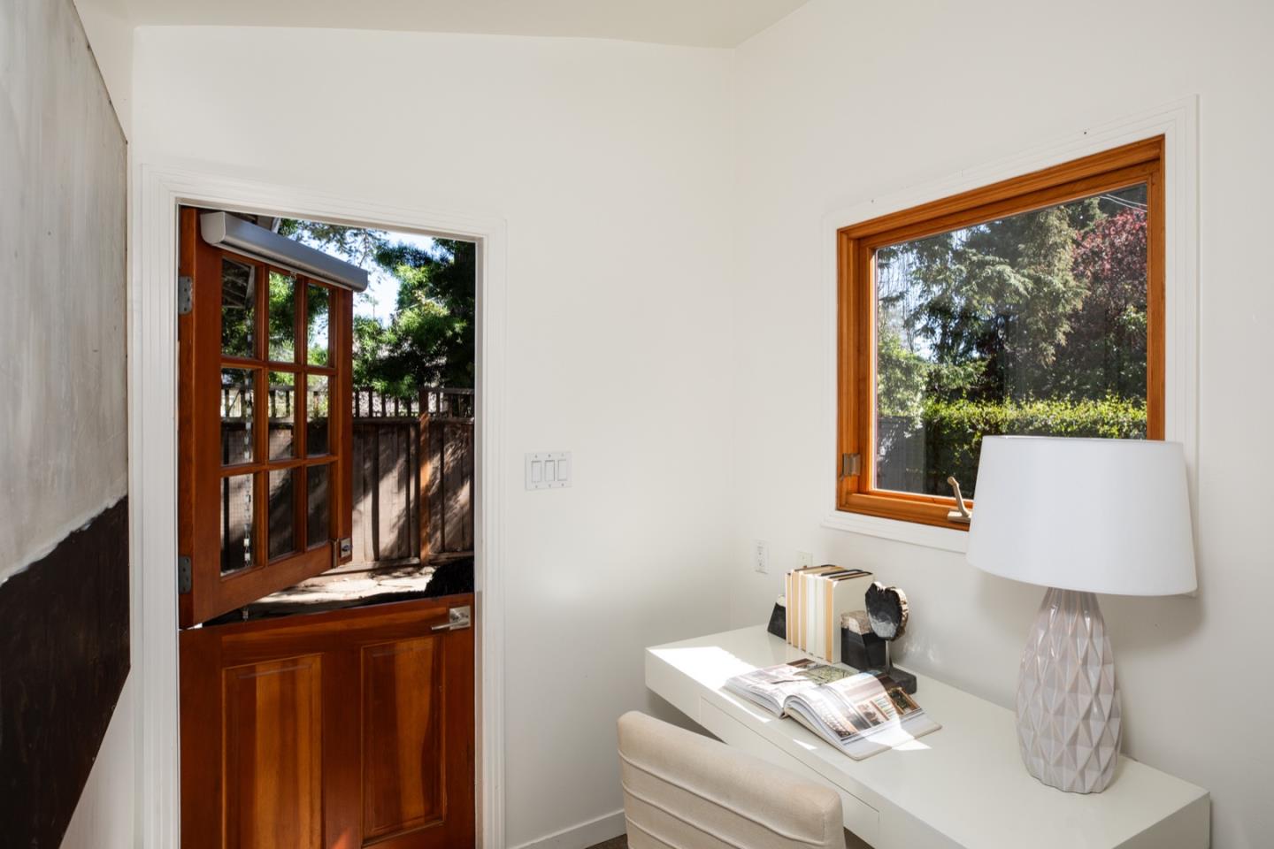 Detail Gallery Image 25 of 40 For 204 Princeton Rd, Menlo Park,  CA 94025 - 3 Beds | 2 Baths