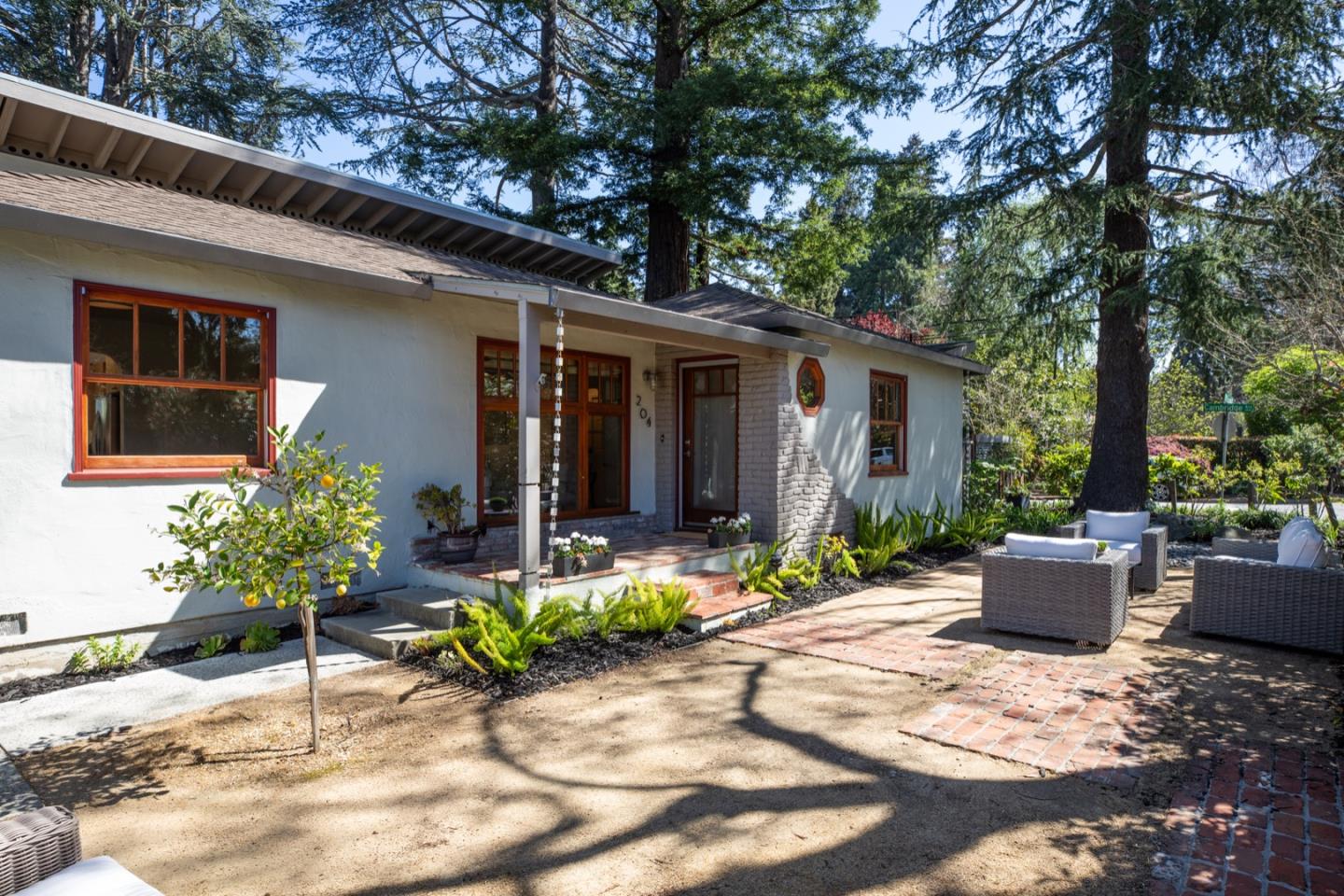 Detail Gallery Image 28 of 40 For 204 Princeton Rd, Menlo Park,  CA 94025 - 3 Beds | 2 Baths