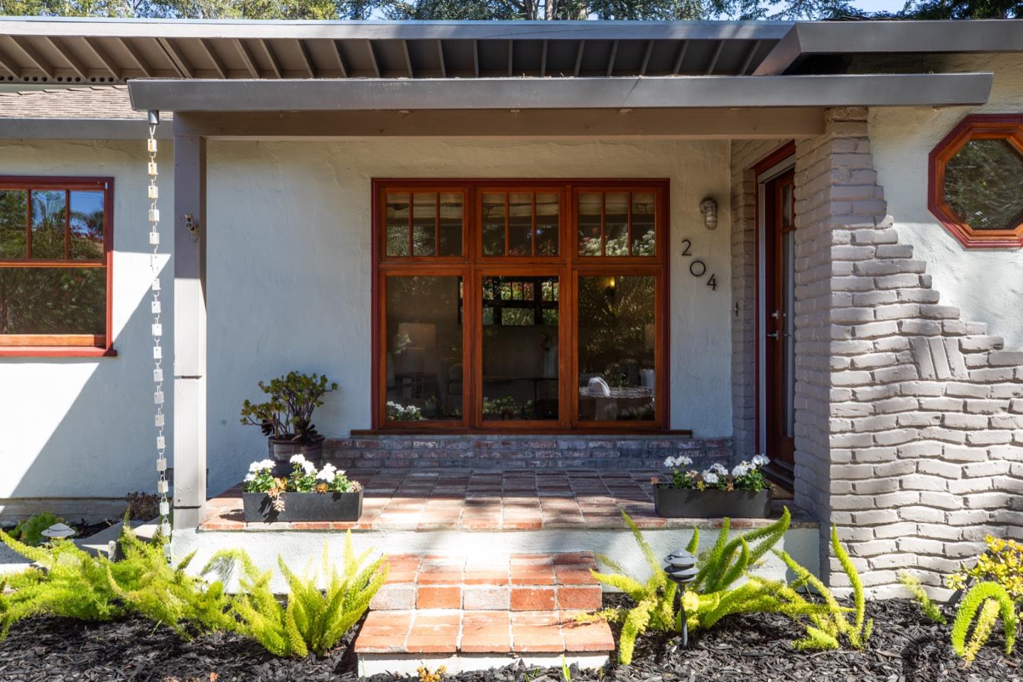 Detail Gallery Image 3 of 40 For 204 Princeton Rd, Menlo Park,  CA 94025 - 3 Beds | 2 Baths