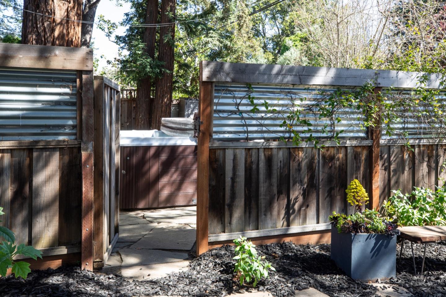 Detail Gallery Image 33 of 40 For 204 Princeton Rd, Menlo Park,  CA 94025 - 3 Beds | 2 Baths