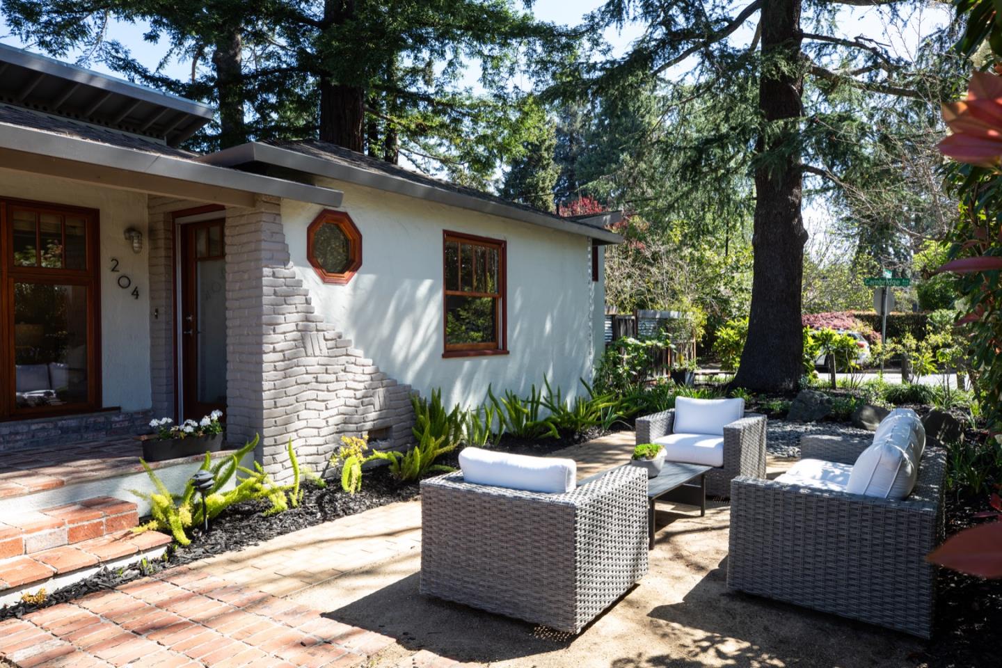 Detail Gallery Image 34 of 40 For 204 Princeton Rd, Menlo Park,  CA 94025 - 3 Beds | 2 Baths