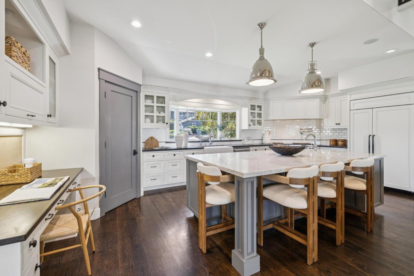 Detail Gallery Image 12 of 49 For 1030 Deanna Dr, Menlo Park,  CA 94025 - 4 Beds | 2/1 Baths