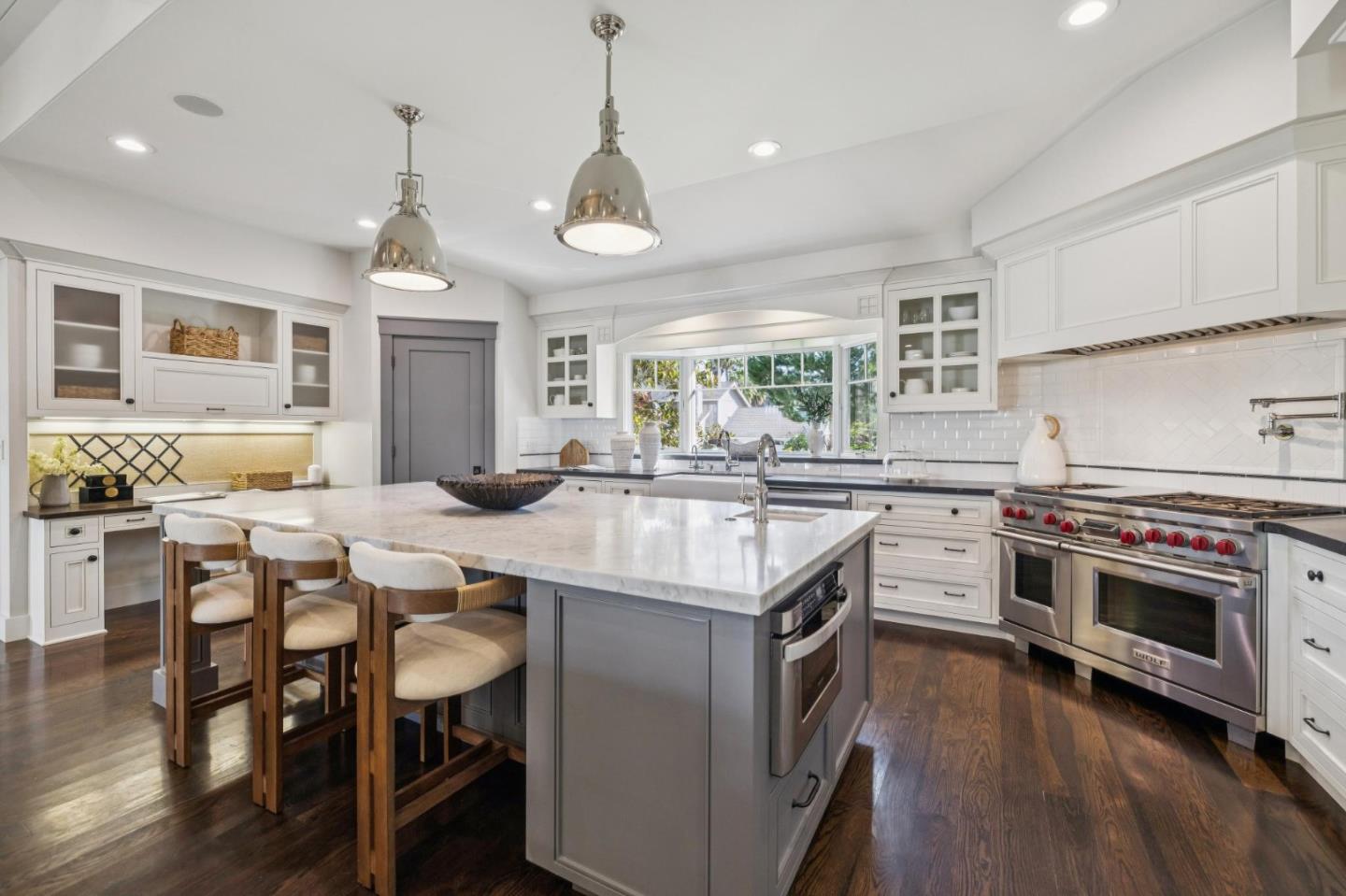 Detail Gallery Image 13 of 49 For 1030 Deanna Dr, Menlo Park,  CA 94025 - 4 Beds | 2/1 Baths