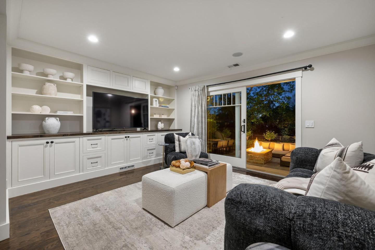 Detail Gallery Image 18 of 49 For 1030 Deanna Dr, Menlo Park,  CA 94025 - 4 Beds | 2/1 Baths