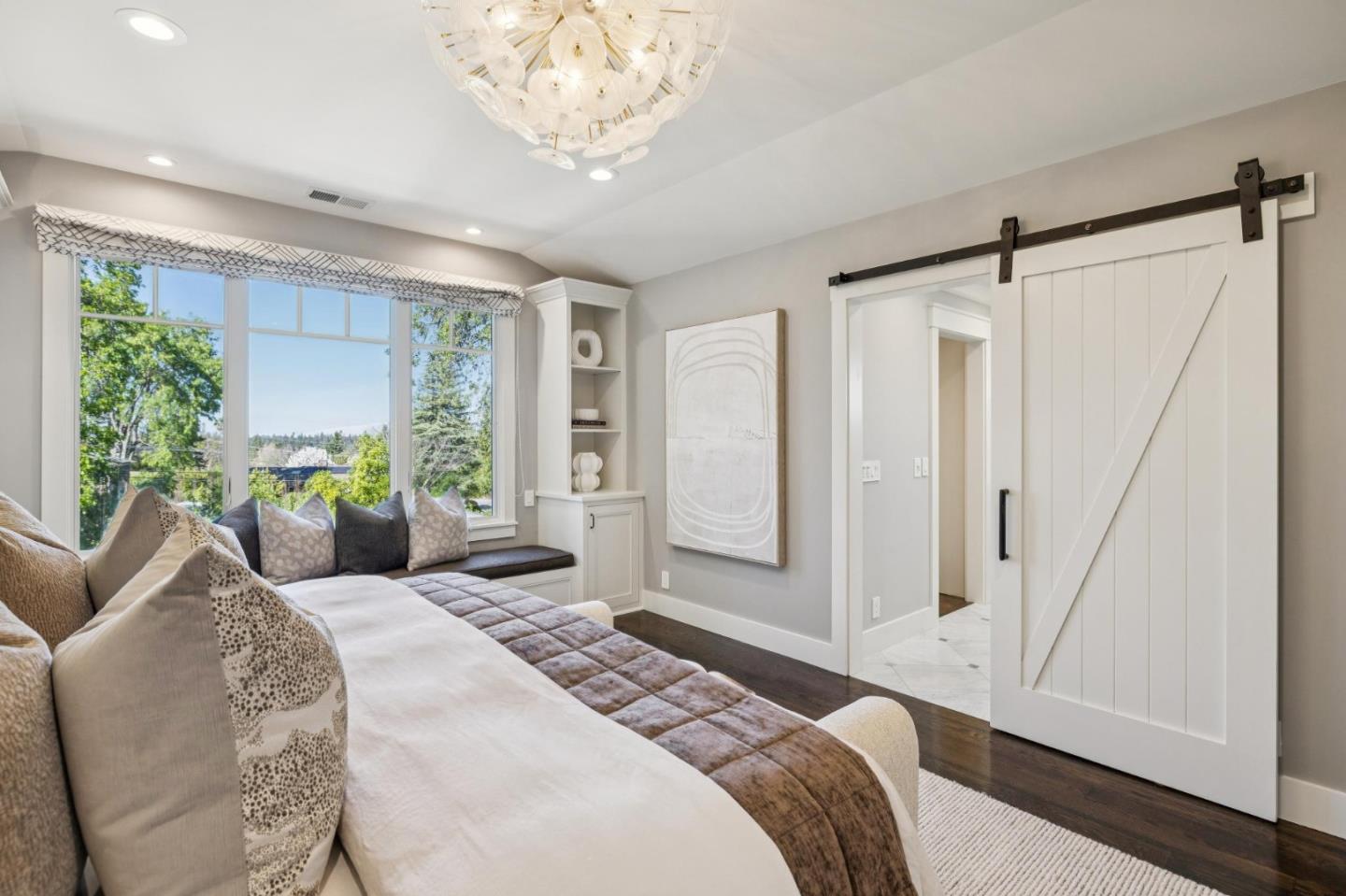 Detail Gallery Image 21 of 49 For 1030 Deanna Dr, Menlo Park,  CA 94025 - 4 Beds | 2/1 Baths