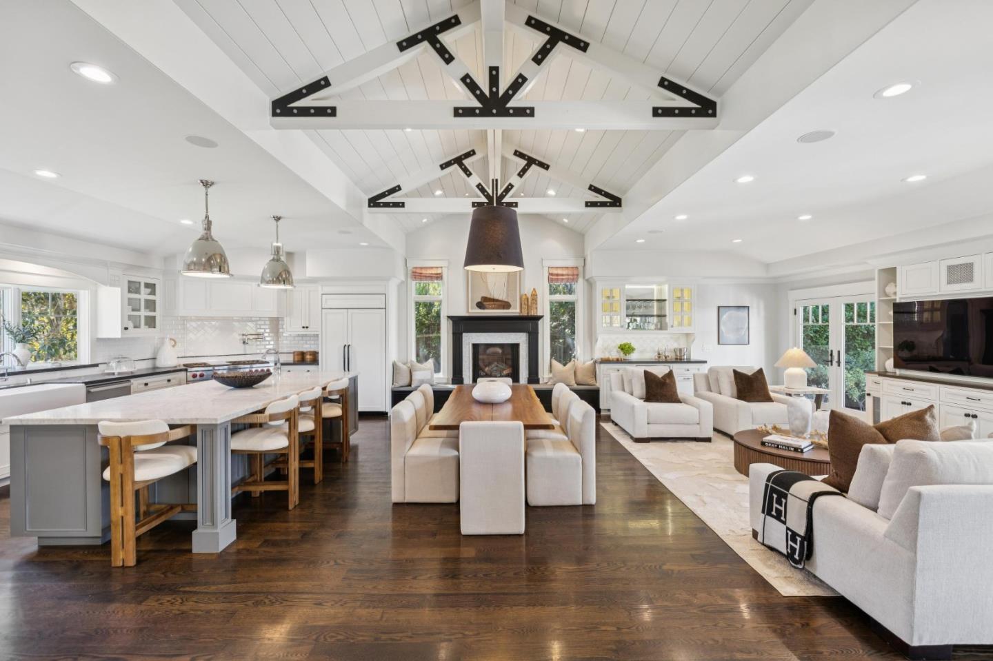 Detail Gallery Image 7 of 49 For 1030 Deanna Dr, Menlo Park,  CA 94025 - 4 Beds | 2/1 Baths