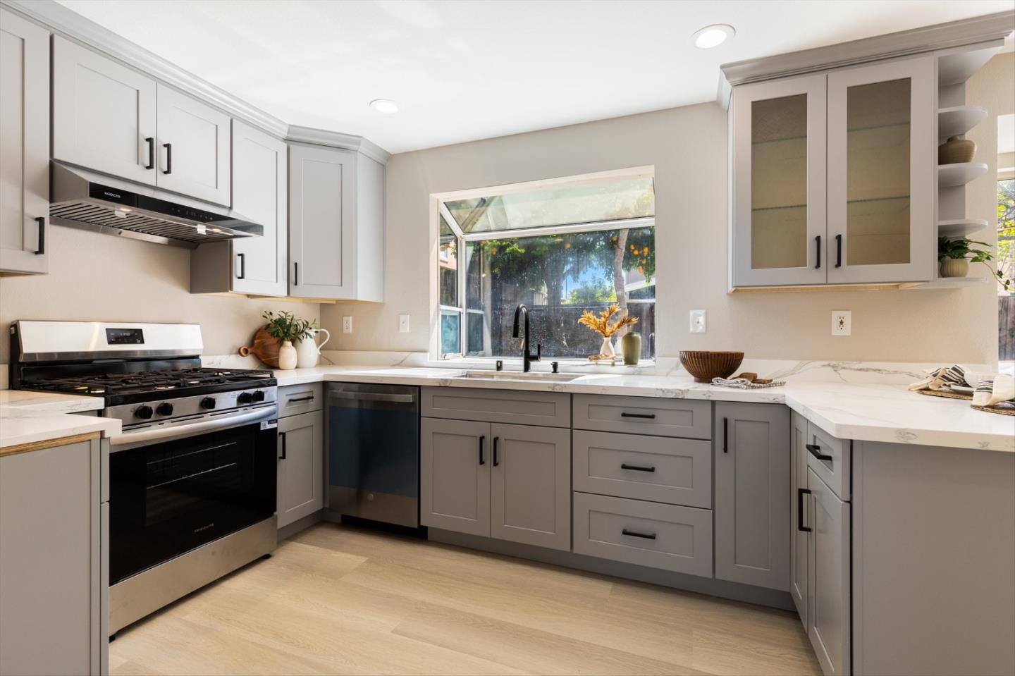 Detail Gallery Image 8 of 26 For 3292 Moreno Ave, San Jose,  CA 95127 - 4 Beds | 2/1 Baths