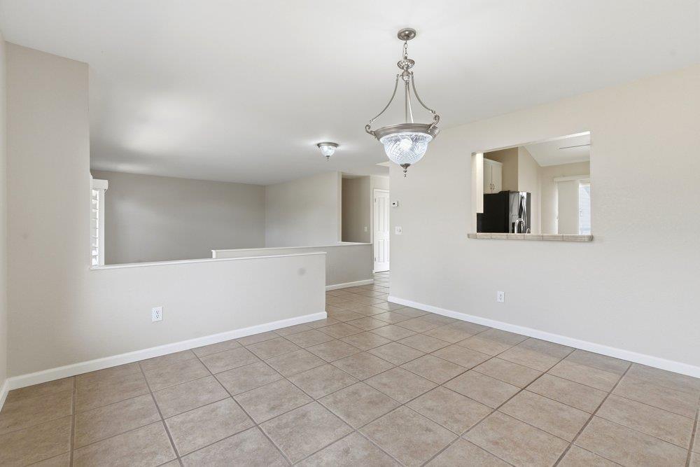 Detail Gallery Image 12 of 37 For 480 Ridgemark Dr, Hollister,  CA 95023 - 3 Beds | 2/1 Baths