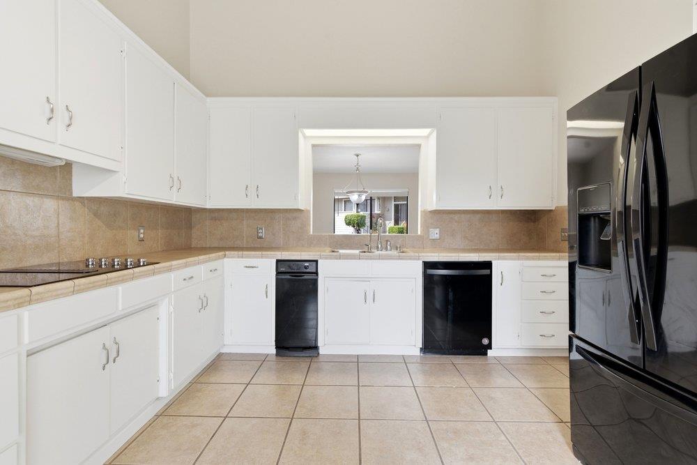 Detail Gallery Image 9 of 37 For 480 Ridgemark Dr, Hollister,  CA 95023 - 3 Beds | 2/1 Baths