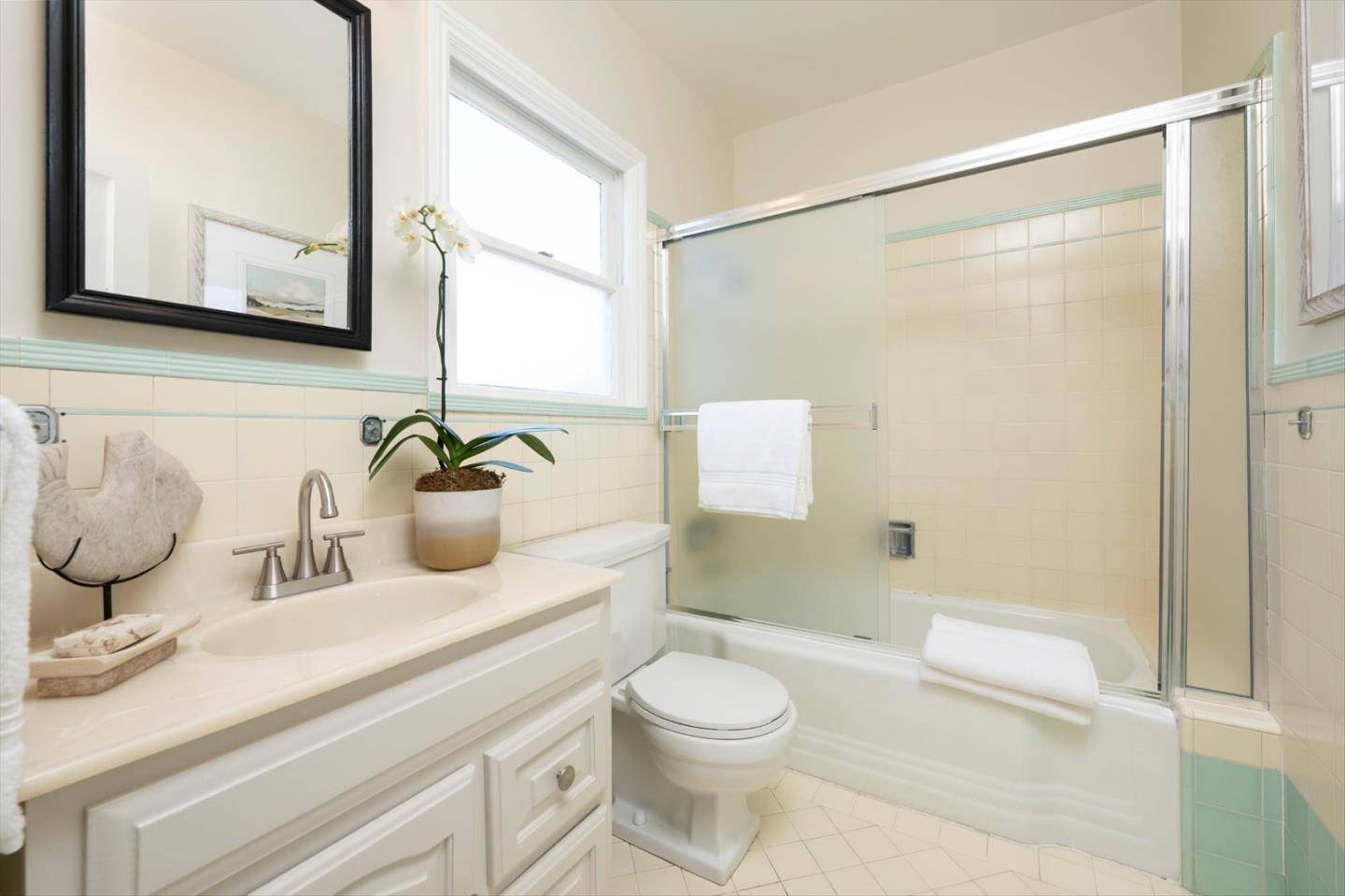 Detail Gallery Image 15 of 22 For 370 Parrott Dr, San Mateo,  CA 94402 - 4 Beds | 3 Baths