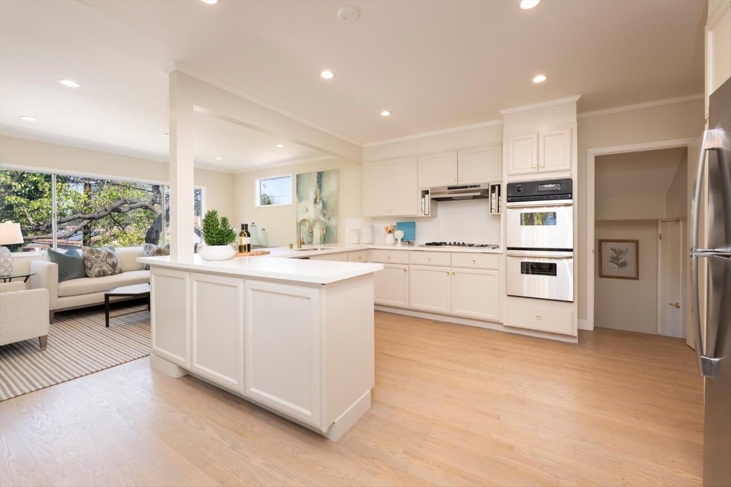 Detail Gallery Image 6 of 22 For 370 Parrott Dr, San Mateo,  CA 94402 - 4 Beds | 3 Baths