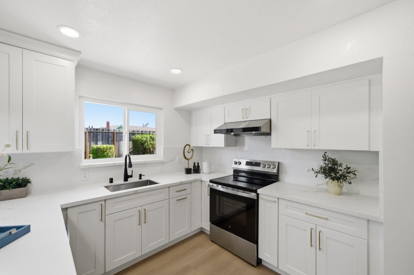 Detail Gallery Image 13 of 51 For 7081 Ann Arbor Way, Dublin,  CA 94568 - 4 Beds | 2/1 Baths