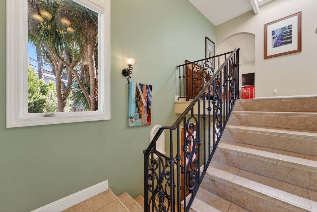 Detail Gallery Image 4 of 44 For 261 Aptos Beach Dr, Aptos,  CA 95003 - 3 Beds | 2 Baths