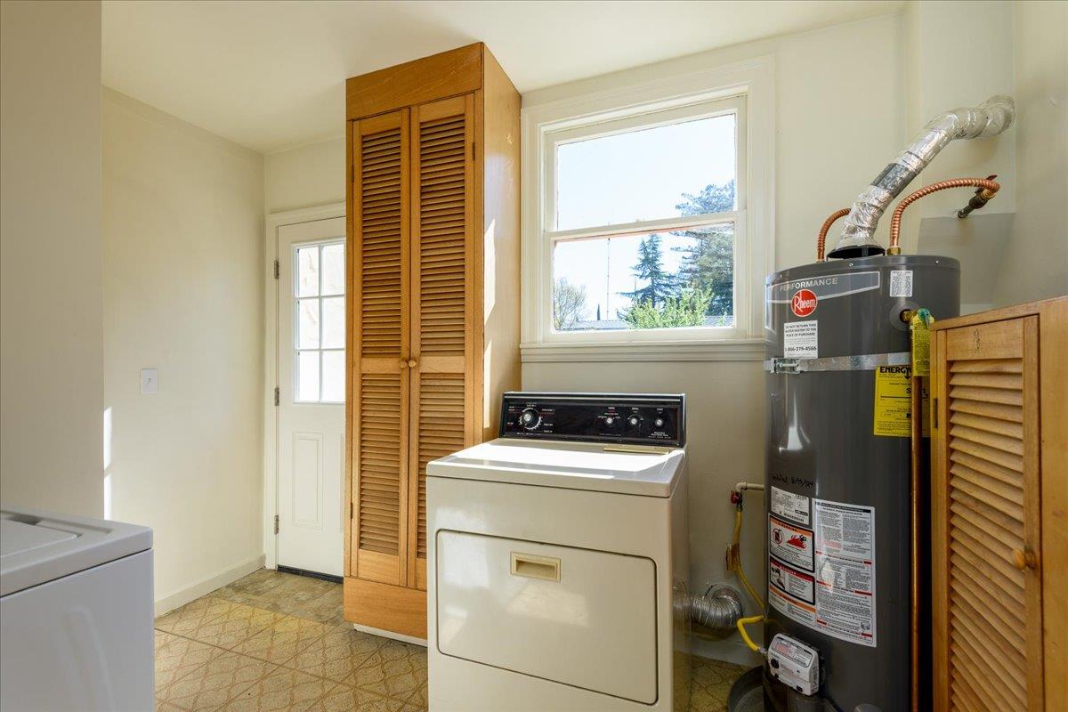 Detail Gallery Image 13 of 18 For 941 College Ave, Palo Alto,  CA 94306 - 3 Beds | 2 Baths