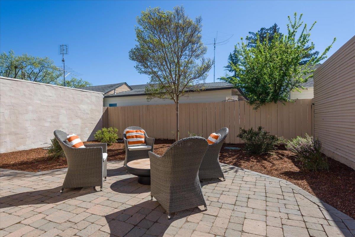 Detail Gallery Image 16 of 18 For 941 College Ave, Palo Alto,  CA 94306 - 3 Beds | 2 Baths