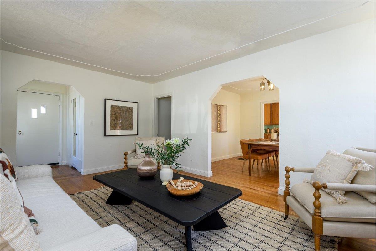 Detail Gallery Image 3 of 18 For 941 College Ave, Palo Alto,  CA 94306 - 3 Beds | 2 Baths