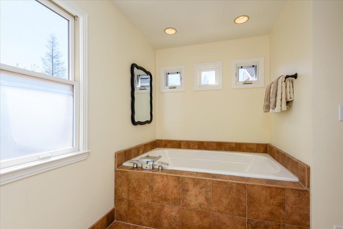 Detail Gallery Image 9 of 18 For 941 College Ave, Palo Alto,  CA 94306 - 3 Beds | 2 Baths