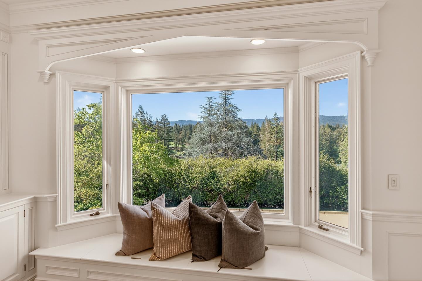 Detail Gallery Image 17 of 44 For 1110 Trinity Dr, Menlo Park,  CA 94025 - 4 Beds | 2/2 Baths