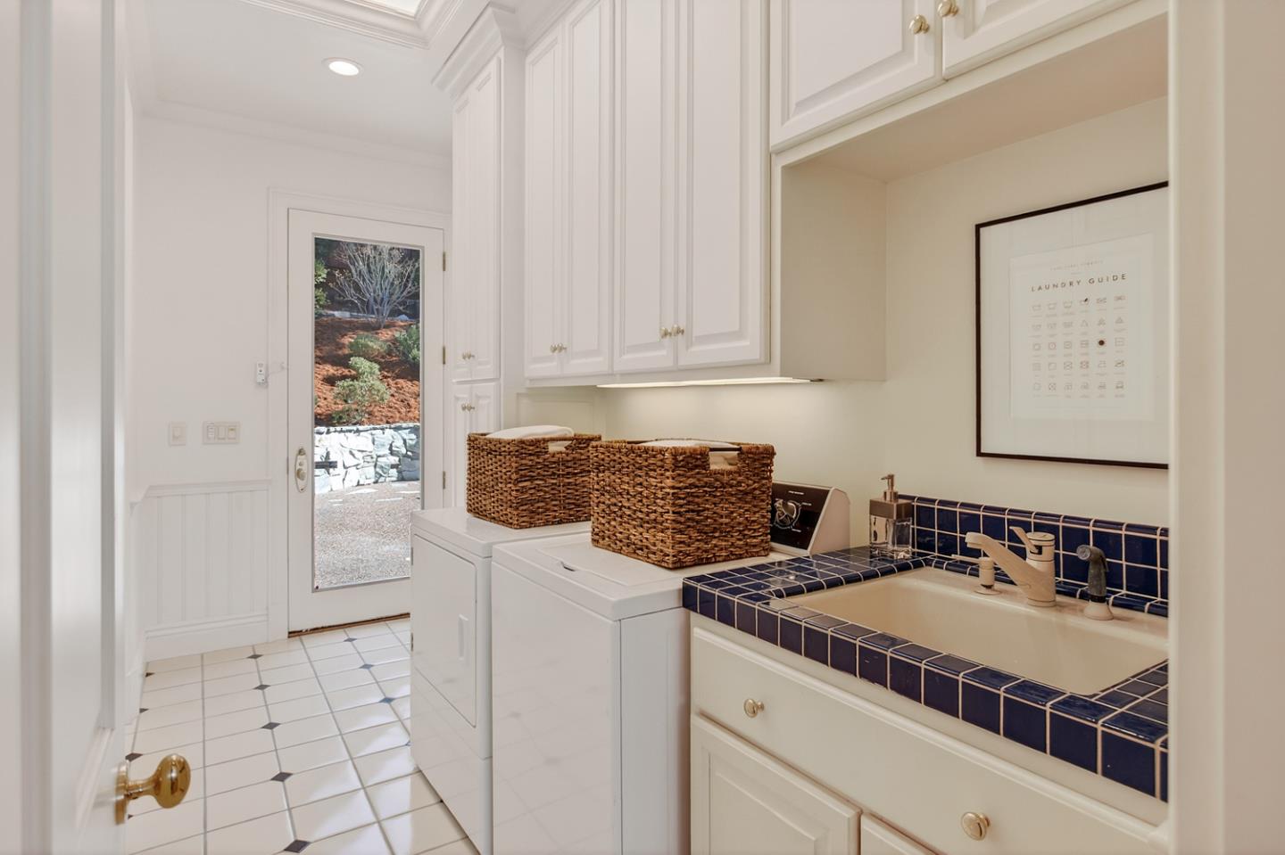 Detail Gallery Image 28 of 44 For 1110 Trinity Dr, Menlo Park,  CA 94025 - 4 Beds | 2/2 Baths