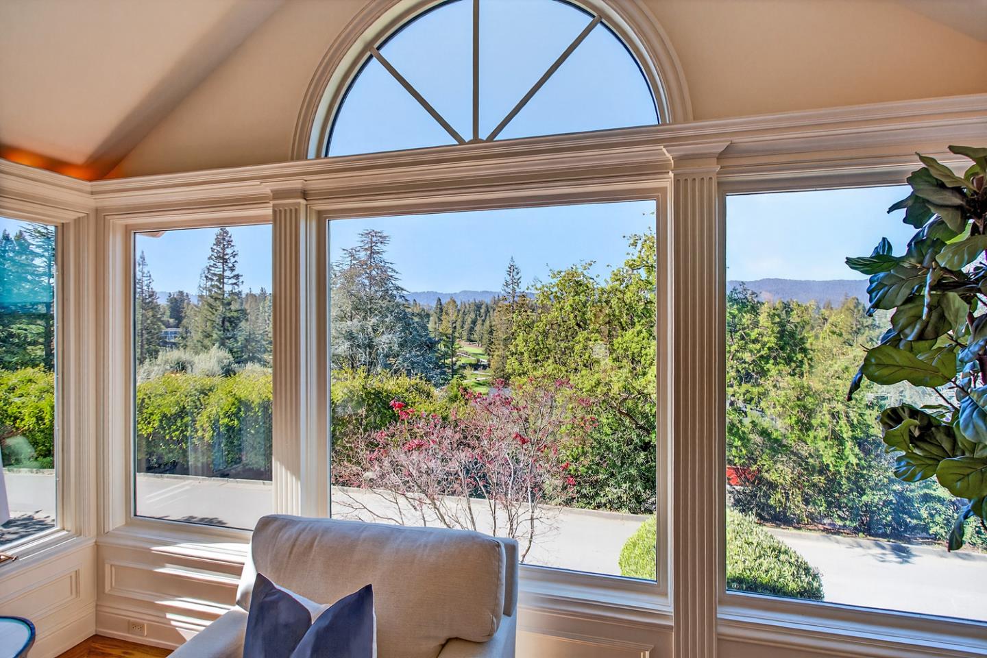 Detail Gallery Image 7 of 44 For 1110 Trinity Dr, Menlo Park,  CA 94025 - 4 Beds | 2/2 Baths