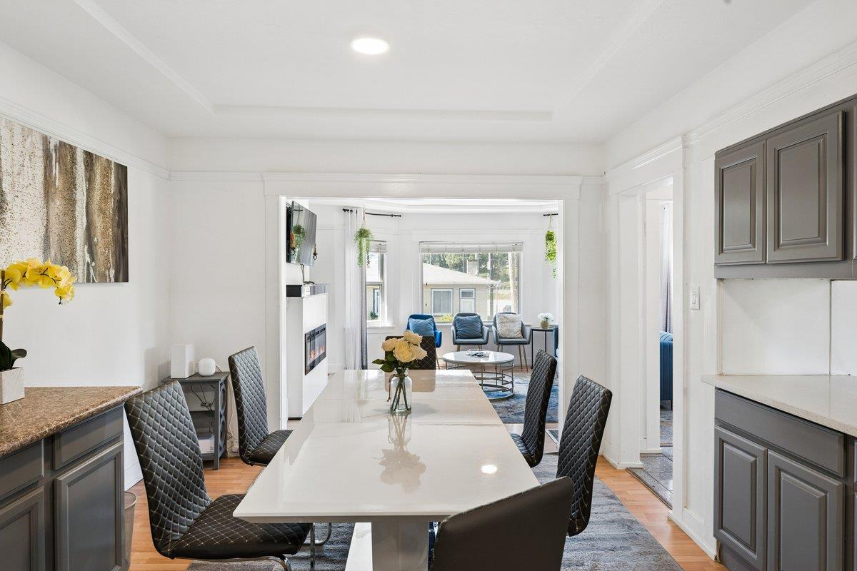 Detail Gallery Image 10 of 35 For 998 Hensley Ave, San Bruno,  CA 94066 - 4 Beds | 3 Baths