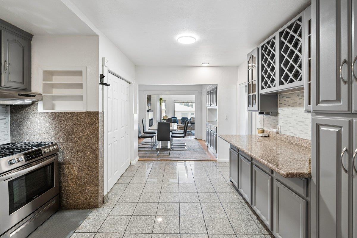 Detail Gallery Image 13 of 35 For 998 Hensley Ave, San Bruno,  CA 94066 - 4 Beds | 3 Baths