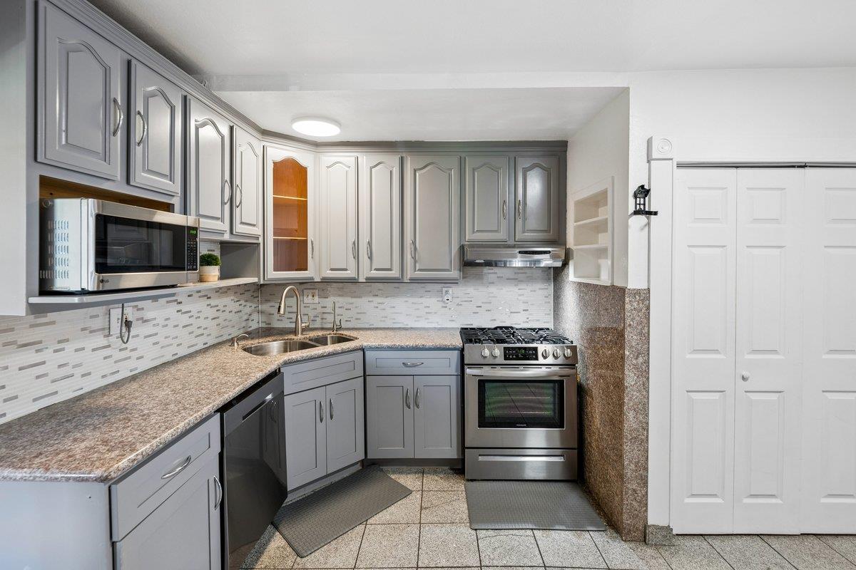 Detail Gallery Image 15 of 35 For 998 Hensley Ave, San Bruno,  CA 94066 - 4 Beds | 3 Baths