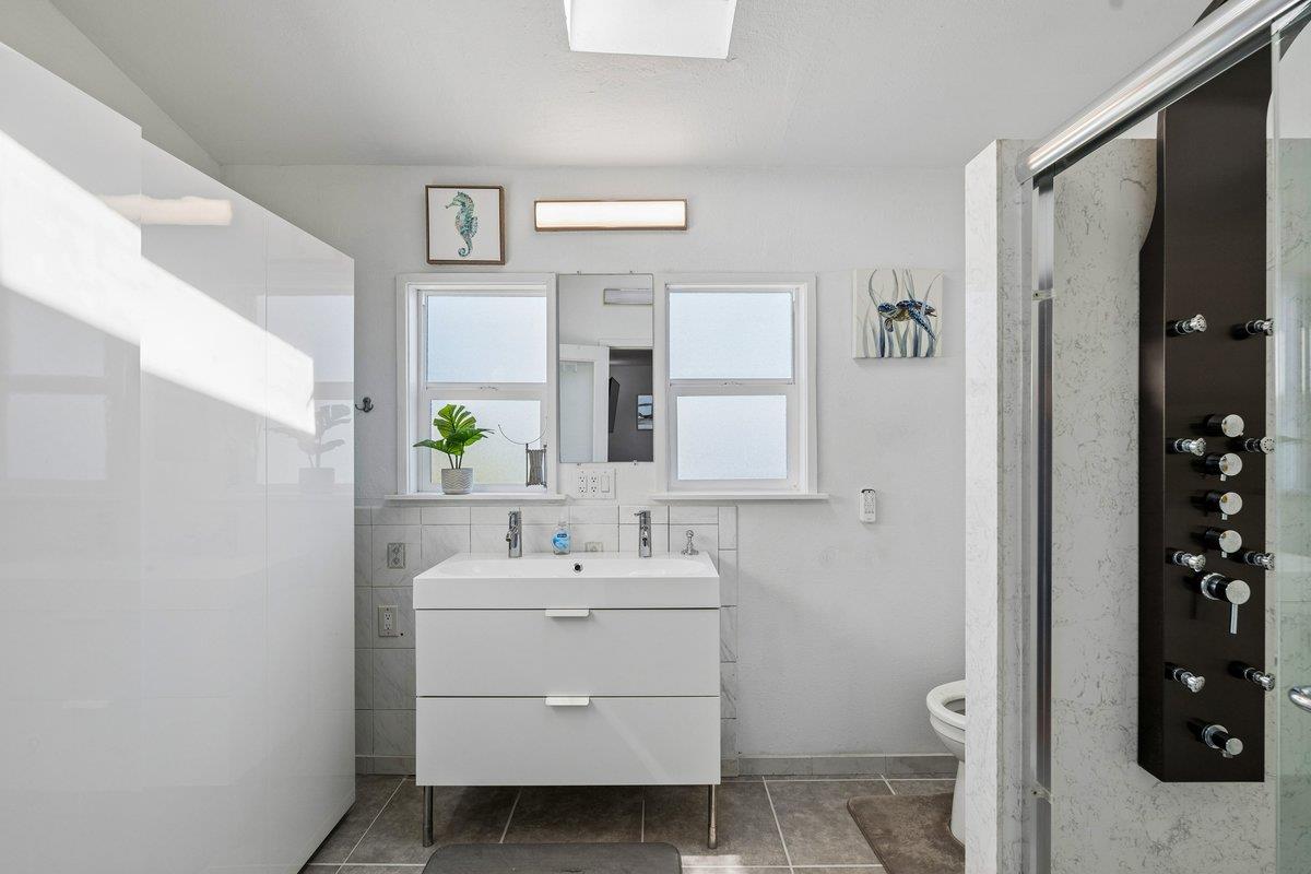 Detail Gallery Image 18 of 35 For 998 Hensley Ave, San Bruno,  CA 94066 - 4 Beds | 3 Baths