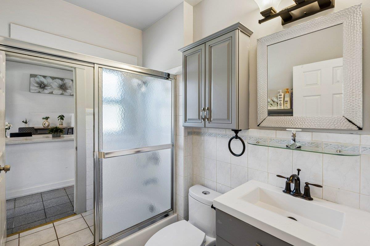 Detail Gallery Image 21 of 35 For 998 Hensley Ave, San Bruno,  CA 94066 - 4 Beds | 3 Baths