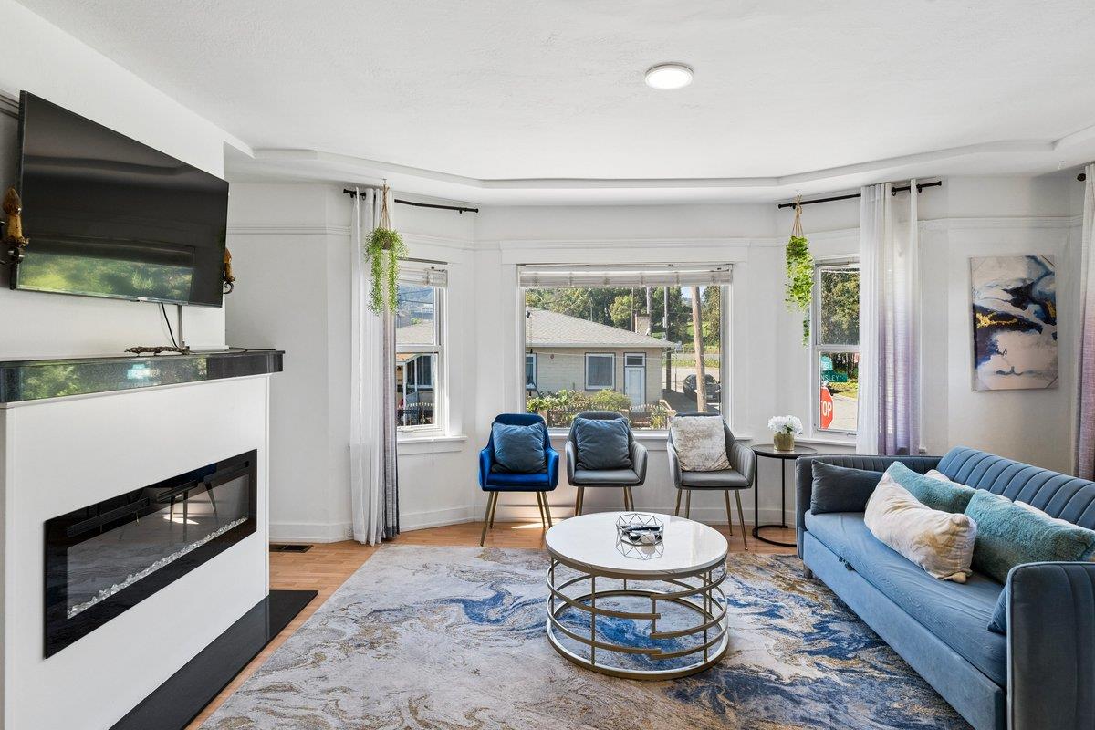 Detail Gallery Image 3 of 35 For 998 Hensley Ave, San Bruno,  CA 94066 - 4 Beds | 3 Baths