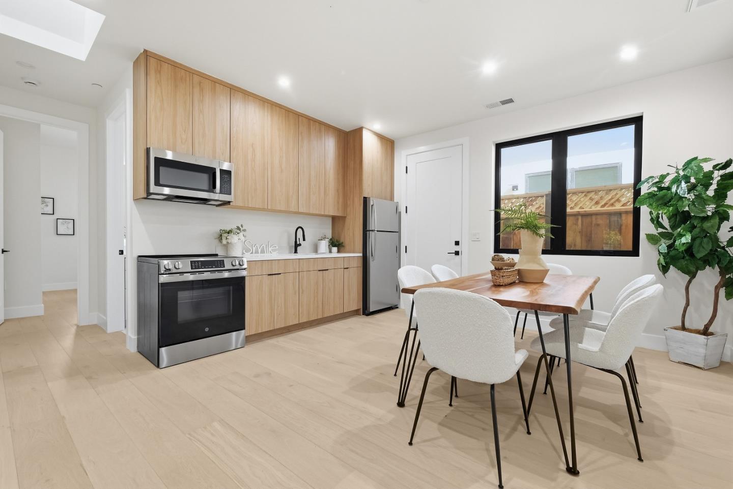 Detail Gallery Image 21 of 69 For 488 Oak Ct, Menlo Park,  CA 94025 - 4 Beds | 3/1 Baths