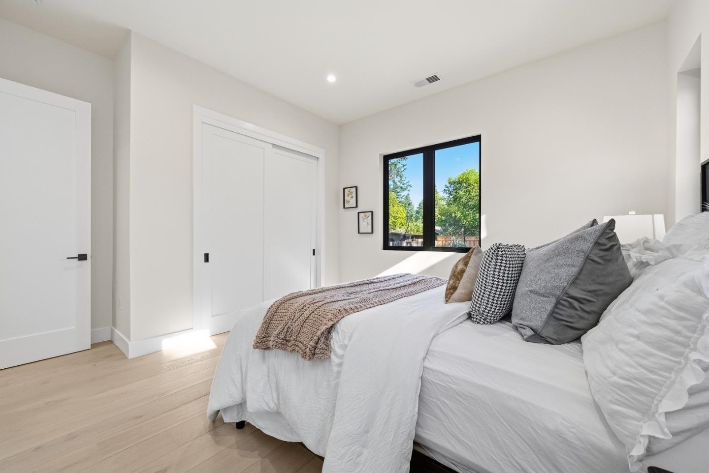 Detail Gallery Image 24 of 69 For 488 Oak Ct, Menlo Park,  CA 94025 - 4 Beds | 3/1 Baths